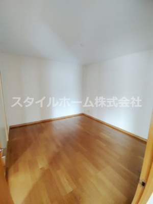 【居間・リビング】 | マロン・ドゥムール | こちらの居間で趣味の時間をお楽しみください