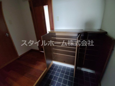 【玄関】 | マロン・ドゥムール | 収納もある玄関です