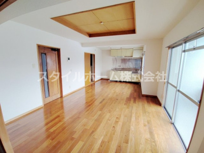 【居間・リビング】 | マロン・ドゥムール | ゆったりとした居間です