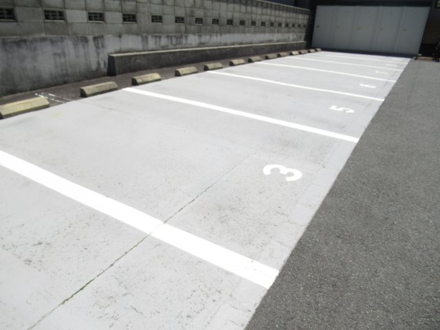 ドリームパレス荒楯の駐車場