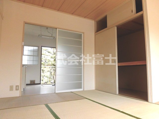 唐津市東城内のアパートの和室