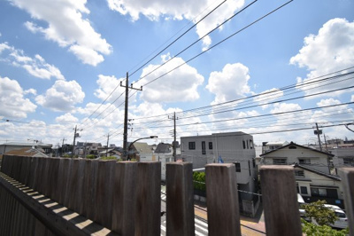 【展望】 | 国立市北２丁目　中古戸建 | 景色を遮るものがないと、陽の光を長い時間浴びられます。空気も澄んでいるように感じますね。