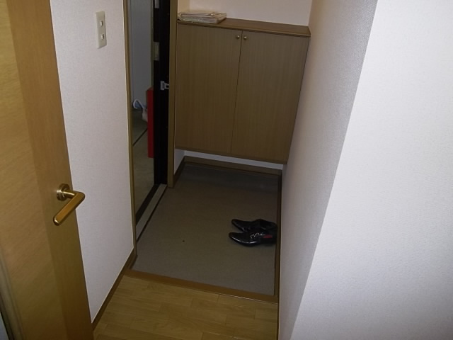 シャルマンハイツの玄関
