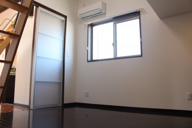 アルテマイスターグエルの洋室