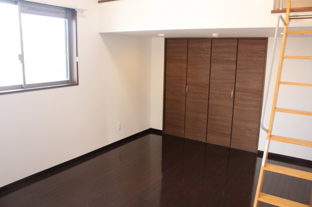 アルテマイスターグエルの洋室