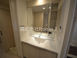 【洗面所】 | ＯＰＵＳ　ＲＥＳＩＤＥＮＣＥ　ＳＨＩＮＳＡＩＢＡＳＨＩ　ＳＯＵＴＨ | 使いやすい洗面所です