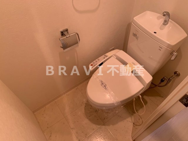 アプリーレ堺筋本町　BRAVI不動産のトイレ|【アプリーレ堺筋本町】シンプルで使いやすいトイレです