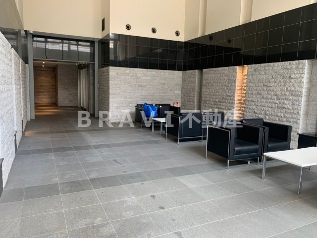 アプリーレ堺筋本町　BRAVI不動産のロビー|【アプリーレ堺筋本町】落ち着いたロビーです