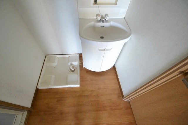 広島市西区己斐上２丁目の一戸建ての独立洗面台