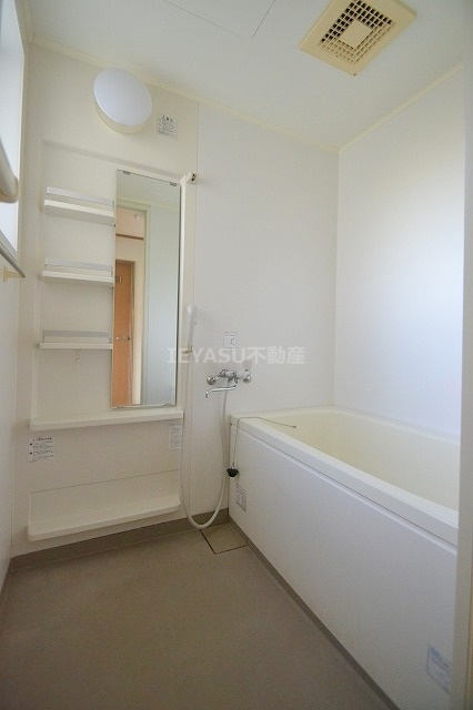 広島市西区己斐上２丁目の一戸建ての浴室