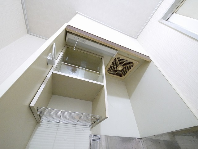 ウエストアベニューのキッチン|コンパクトなキッチンで掃除もラクラク