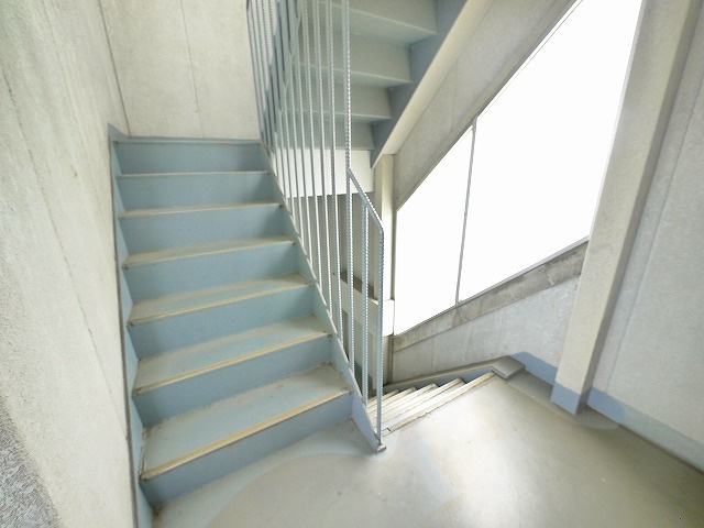 ウエストアベニューのその他共用部分|共用階段です
