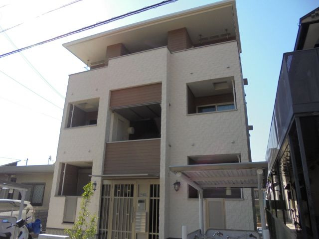 神戸市東灘区本山中町３丁目のアパートの外観