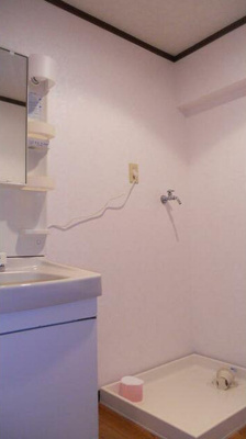 【独立洗面台】 | No.6山一ビル | 独立洗面台、小物を置くことができて便利です