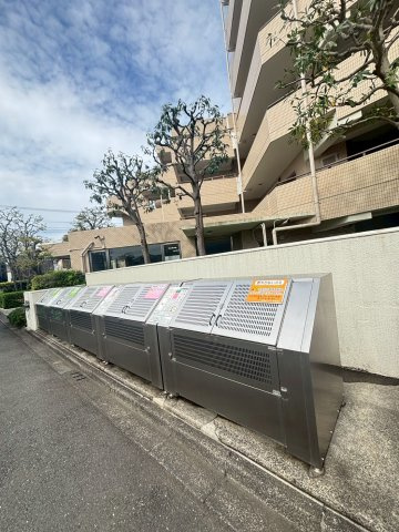 東急ドエル府中ビレジⅡの駐車場