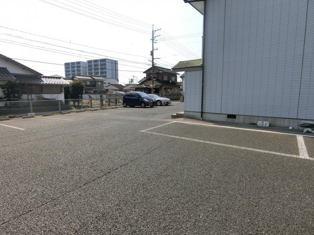 スカイホームA棟の駐車場