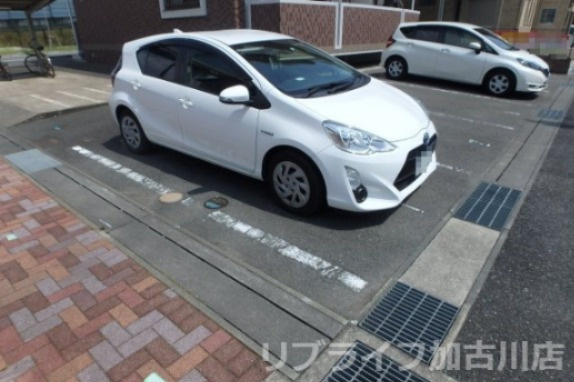 グランシャリオの駐車場|写真は301号室
