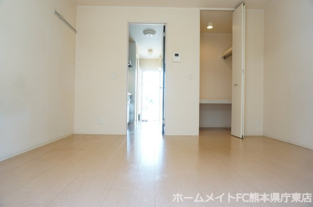熊本市中央区出水６丁目のアパートの居間・リビング