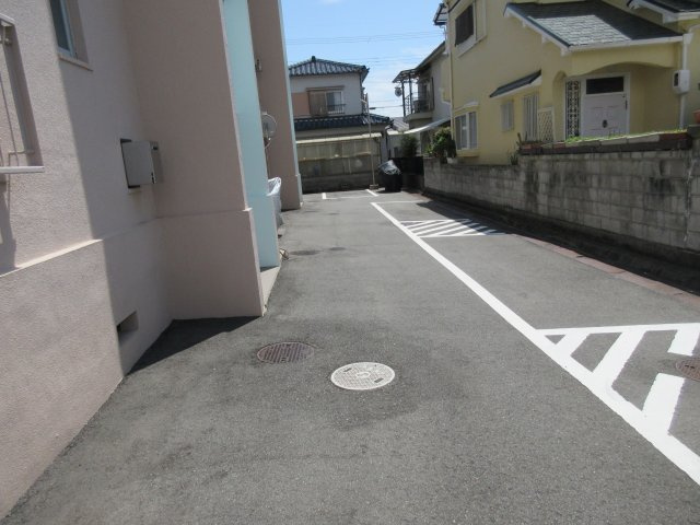 西本マンションの駐車場