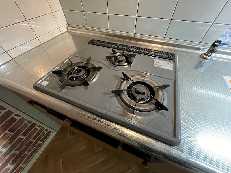 AFICION堀川（アフィシオン堀川）のキッチン|３口ガスキッチン・グリル付