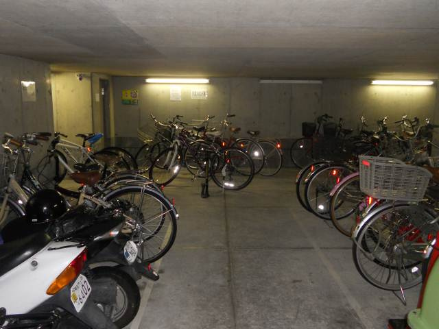 AFICION堀川（アフィシオン堀川）の駐車場|駐輪場