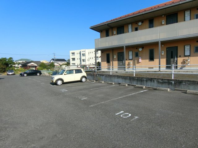 メゾン・ド・プラス　の駐車場