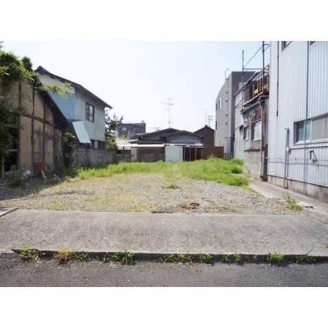 岐阜市加納東広江町の駐車場の駐車場