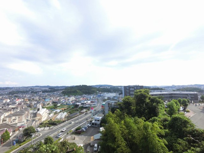 【展望】 | ローレルスクエア港南台Ｃ棟 | ５階部分からの眺望です。
前面に建物がなく開放感がございます♪