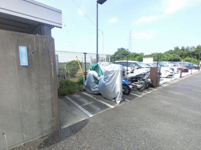 【その他共用部分】 | ローレルスクエア港南台Ｃ棟 | バイク置場です。