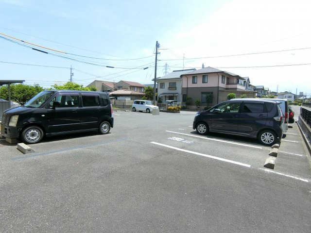 メゾン・エタンスレの駐車場