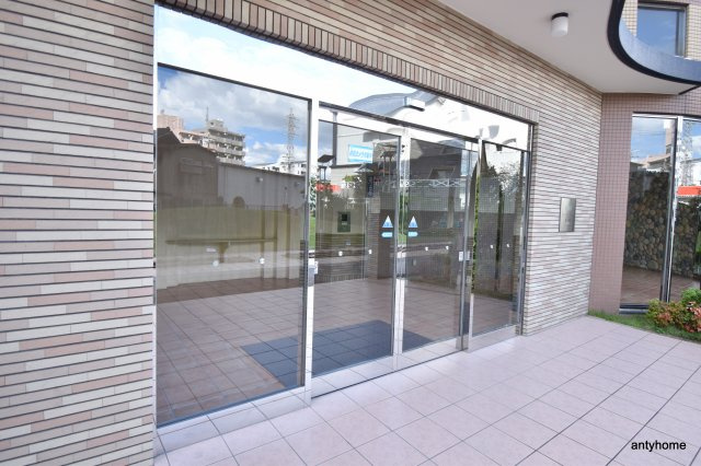 ネバーランド北大阪　仲介手数料無料のエントランス