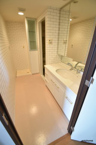 ネバーランド北大阪　仲介手数料無料の洗面所