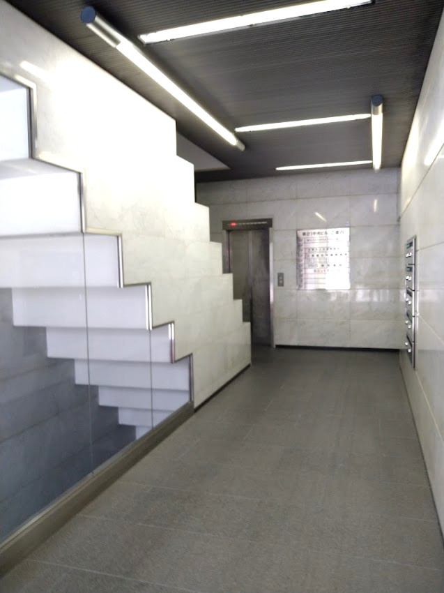 第２１中央ビルのエントランス