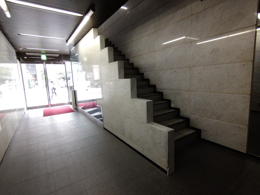 第２１中央ビルのエントランス