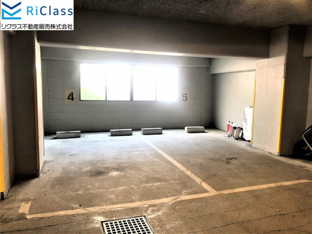 アーバンコモード新長田の駐車場