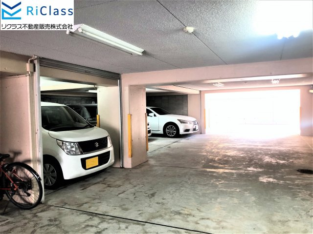 エスリード三宮の駐車場