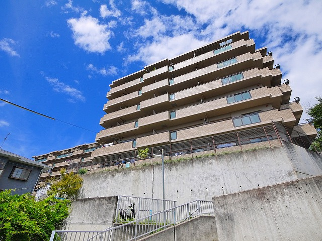ヴィルヌーブ学園前Ⅲセンフォニの外観