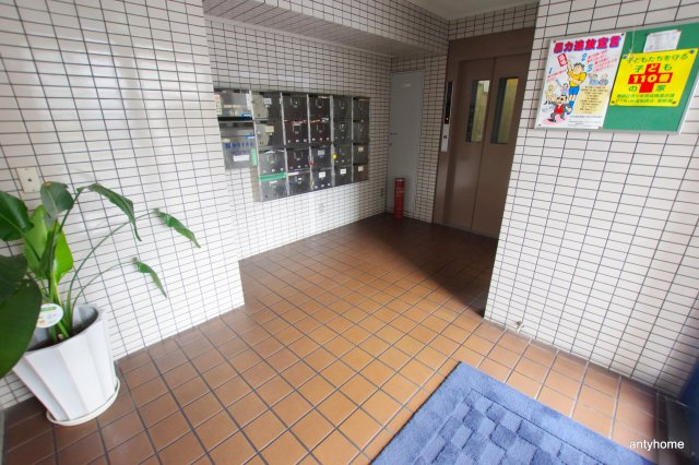 ホワイトチムニー　仲介手数料無料のロビー