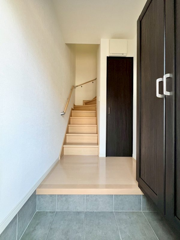 熊本市東区小山２丁目のアパートの玄関