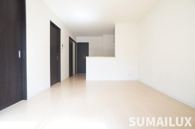 熊本市東区小山２丁目のアパートの居間・リビング