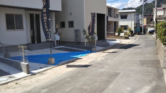 【前面道路含む現地写真】 | 公道：北
総戸建て：３棟