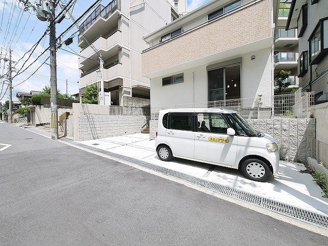 西大寺宝ヶ丘一戸建の駐車場|駐車場完備です