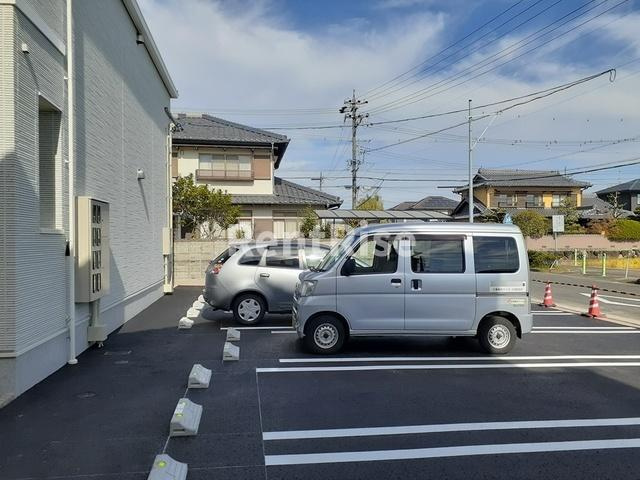 グラン　エレガントの駐車場