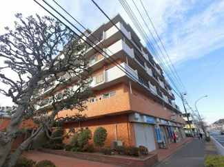 【外観】 | 総戸数５０戸、昭和５８年４月築、管理人は日勤勤務につき管理体制良好です♪