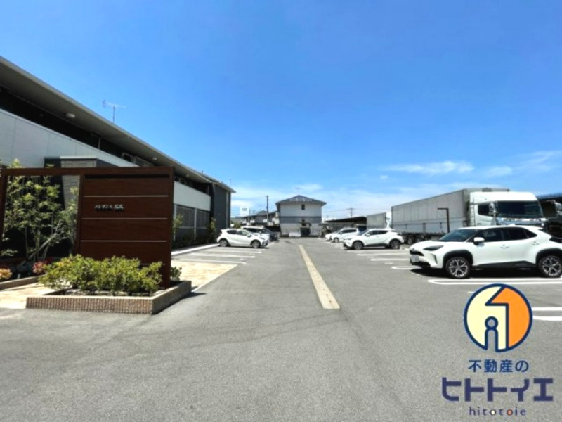 エレガンス筑後の駐車場