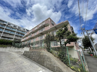 【外観】 | 2駅2沿線利用可能で通勤通学・お買物にも便利な立地の4階建てマンションです☆ブルーライン「中川」駅・グリーンライン「北山田」駅まで徒歩圏内♪