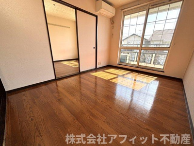 【居間・リビング】 | ヴェルジェ | 西側の洋室6帖
