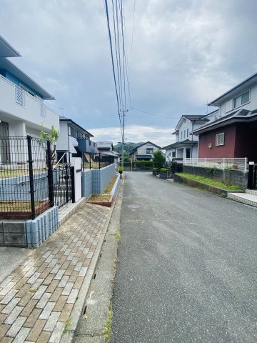 宗像市天平台　戸建ての前面道路含む現地写真