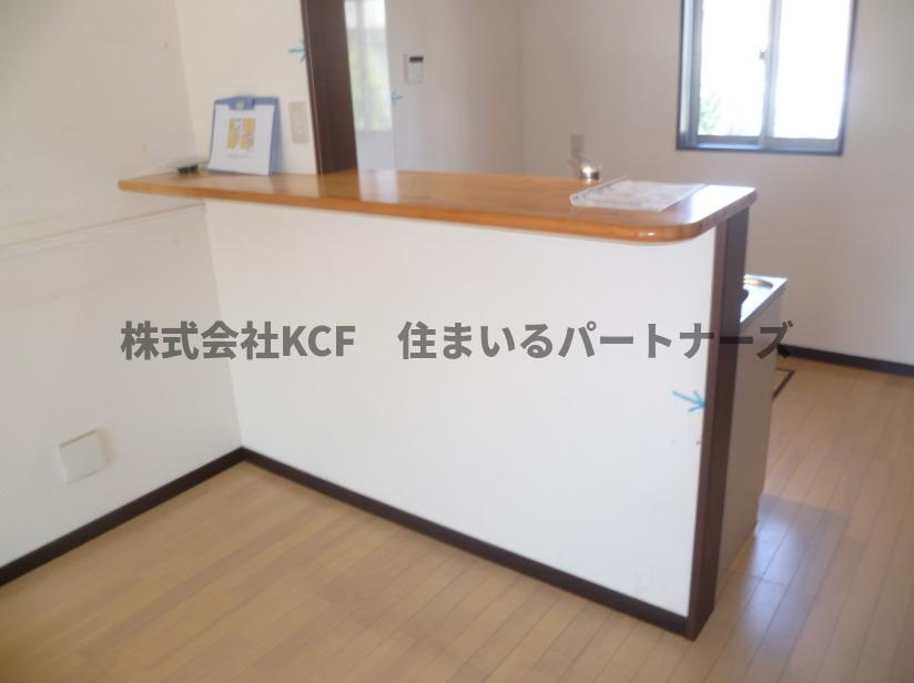 SCAL津福Ⅲのキッチン|コンパクトなキッチンで掃除もラクラク