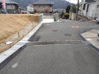 【前面道路含む現地写真】 | 川西市萩原3丁目4の6　建築条件無土地